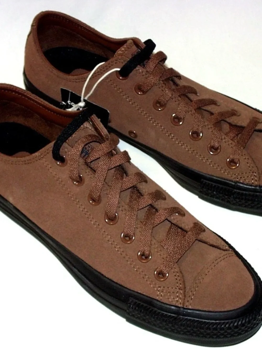 Converse Cons  A13402C Low Skate Shoe Suede Bear Nap/Blk/Gum Mens size 7